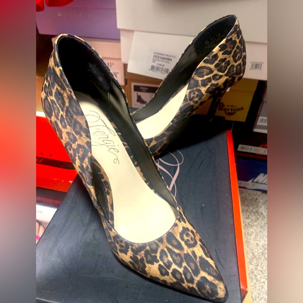 Animal print Fergie Women's Acapella Pump High Heels Sz 6